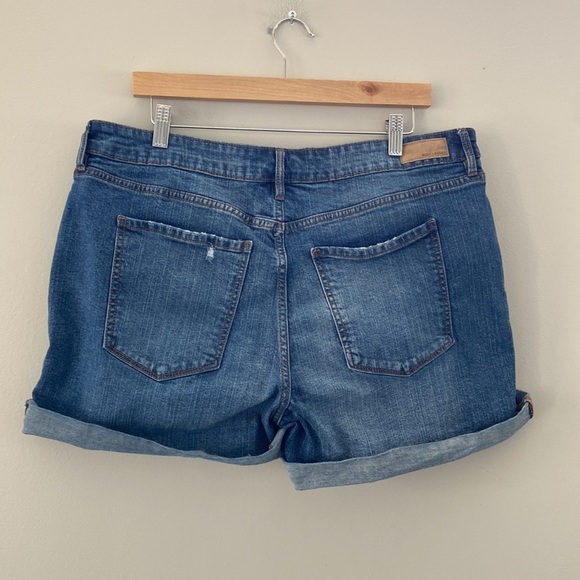 Bootlegger Boyfriend Fit Mid Rise Denim Stretch Cuffed Hem Jean Shorts - Picture 5 of 5